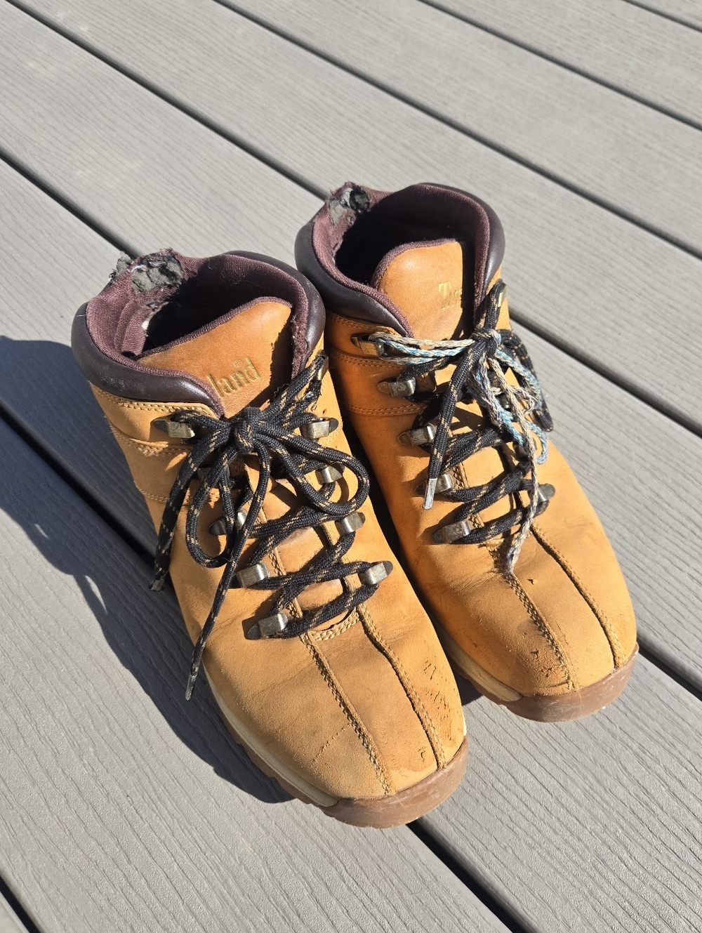 Very Worn Timbetland Men's Tan Leather Hiker Boots with Dark Brown Collar